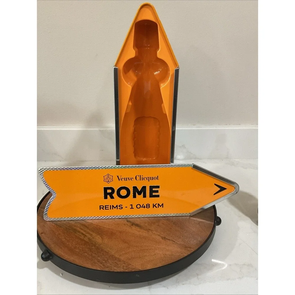 Limited Edition VEUVE CLICQUOT Destination ROME Arrow Presentation Box Tin Empty